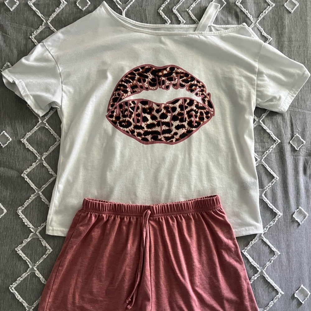 SHEIN leopard lips outfit